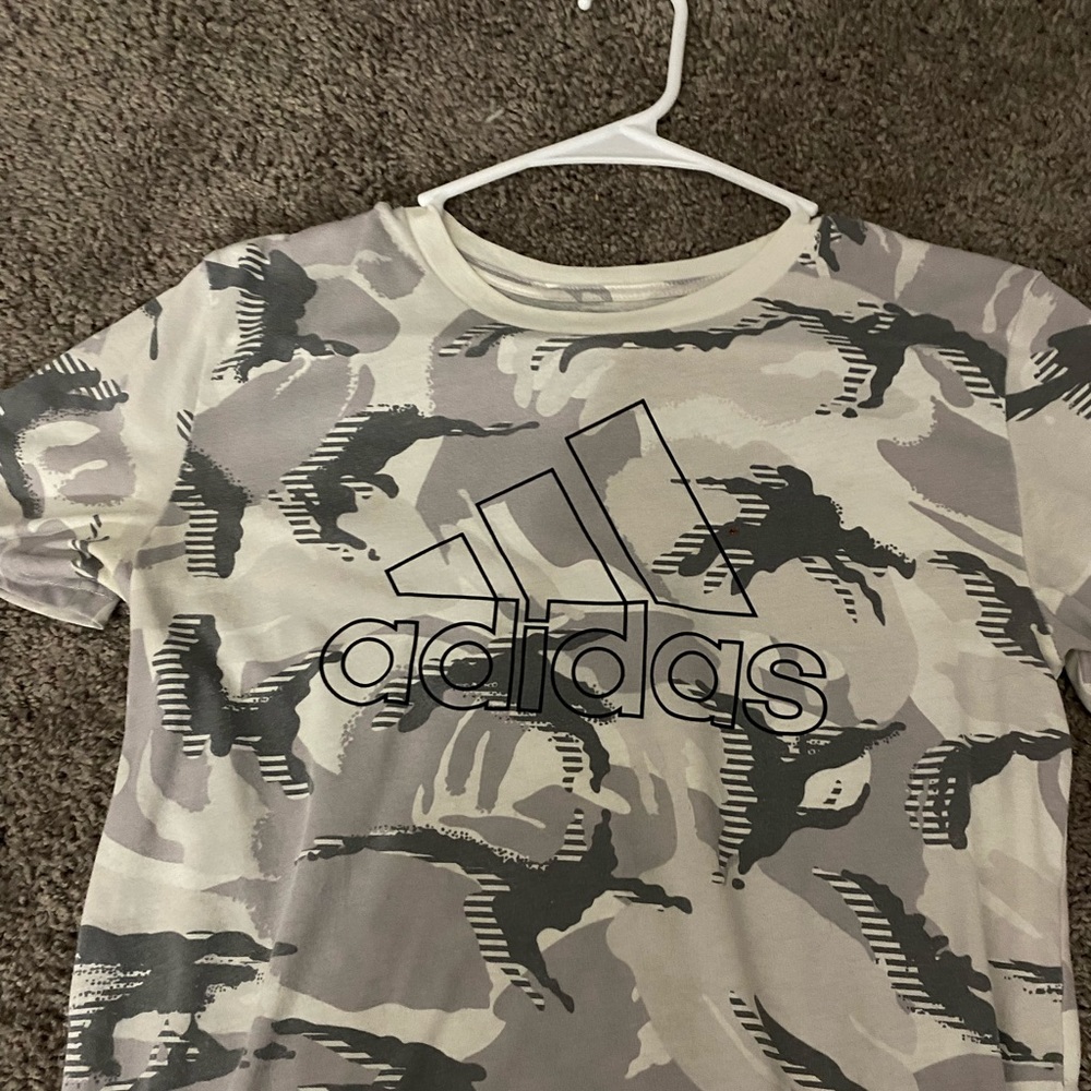 ADIDAS KIDS BOYS white camouflage shirt size medium MINOR STAIN SHOWN